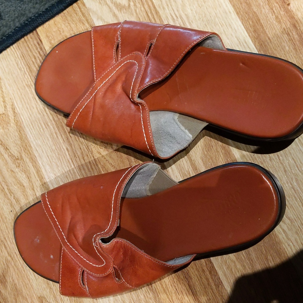 Size 11 rust brown Munro American women's sandals
